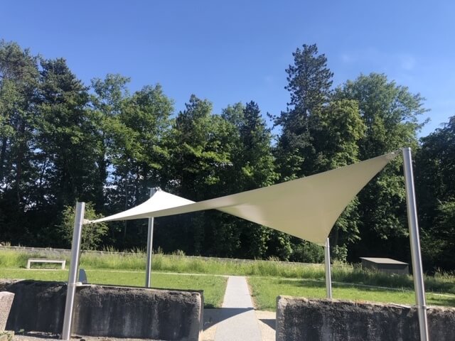 toile solaire - shade sail - voile d'ombrage fête